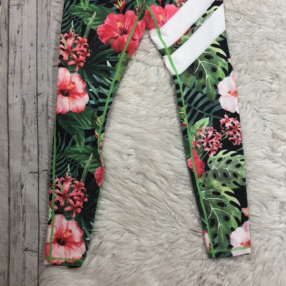 DoYouEven Jungle Floral Palm High Rise Leggings - Picture 5 of 14